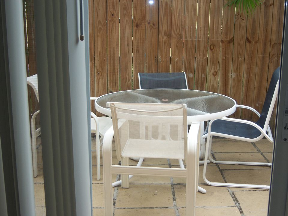 2nd image of 812 NE 18th Ave APT 5