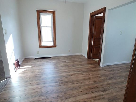 5th image of 615 N Saginaw St