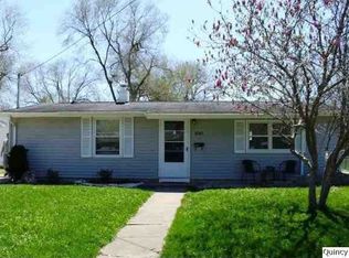 2042 Maple St, Quincy, IL 62301