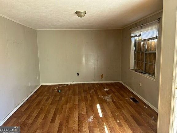 3rd image of 1121 Lyons St