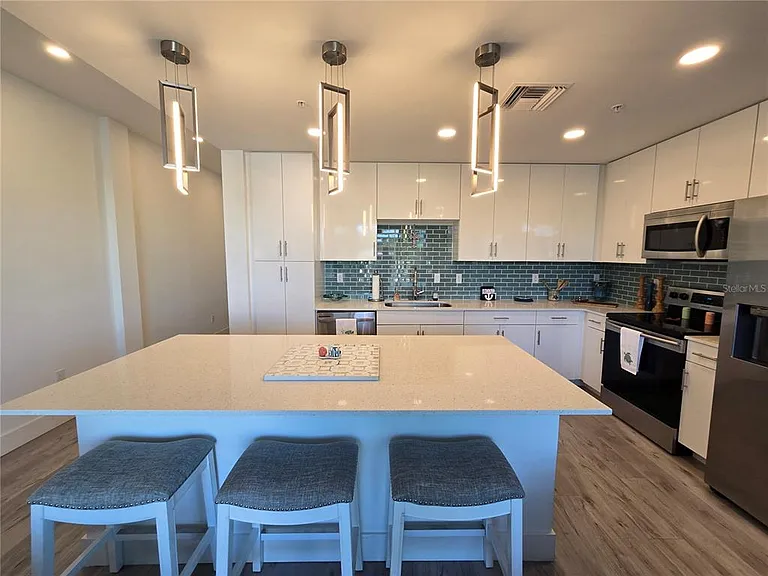 1709 N Tamiami Trl #201 — Photo 4