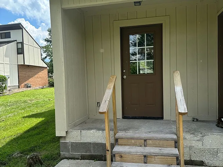 2738 Tyndall Dr — Photo 1