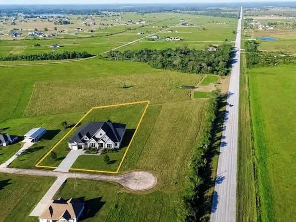 1793 Apache Trl, Angleton, TX 77515