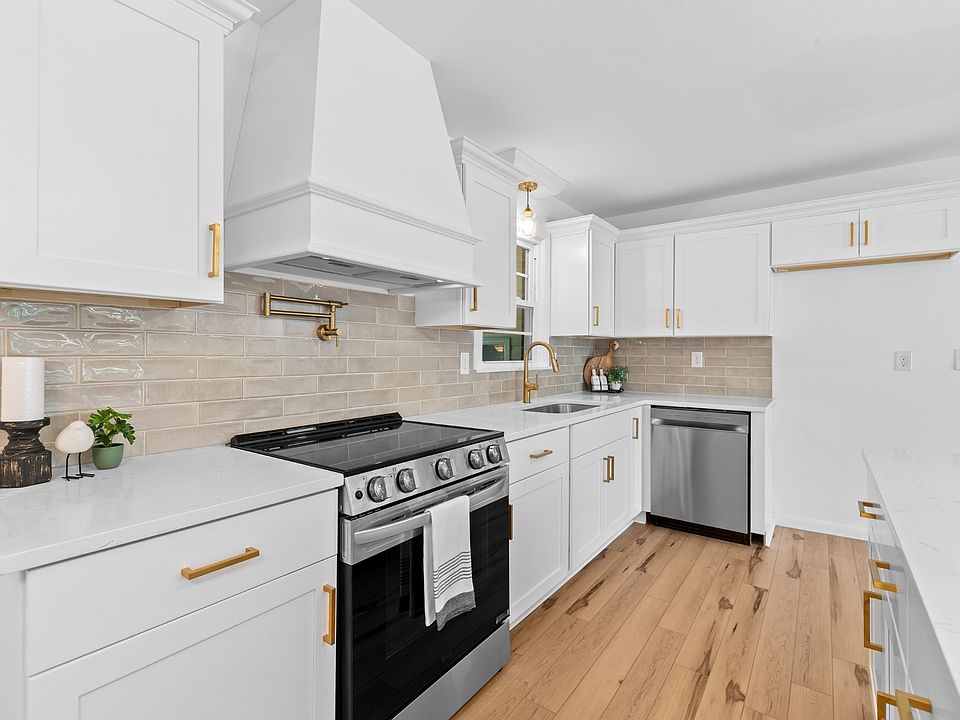 1st image of 548 Spring St