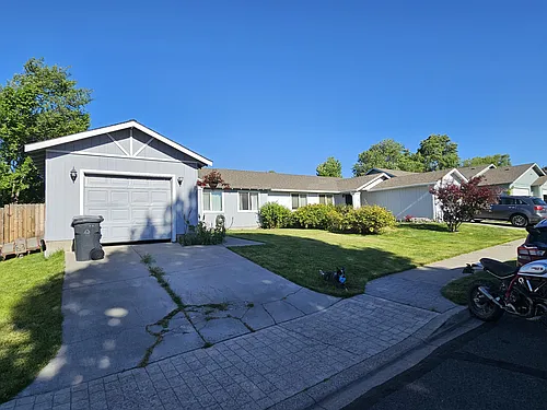 813 SE Maliah Ave Photo 1