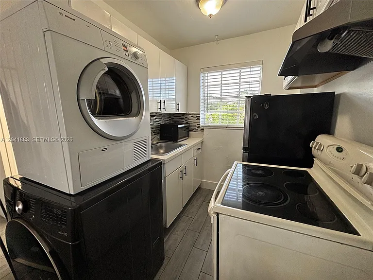 1843 Dewey St #114 — Photo 3