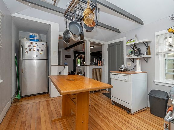3rd image of 6 Spring St