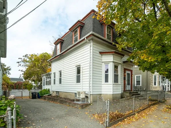 18 Pinckney St, Somerville, MA 02145