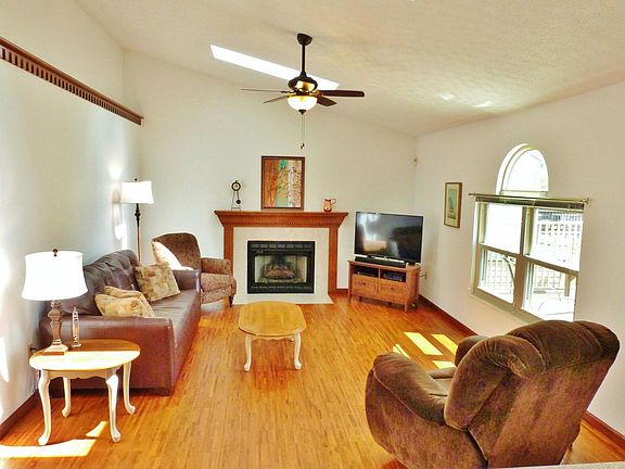 3rd image of 153 Roswell Pl
