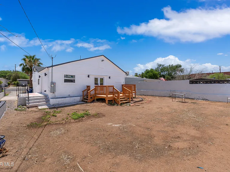 3221 N Stanton St — Photo 39