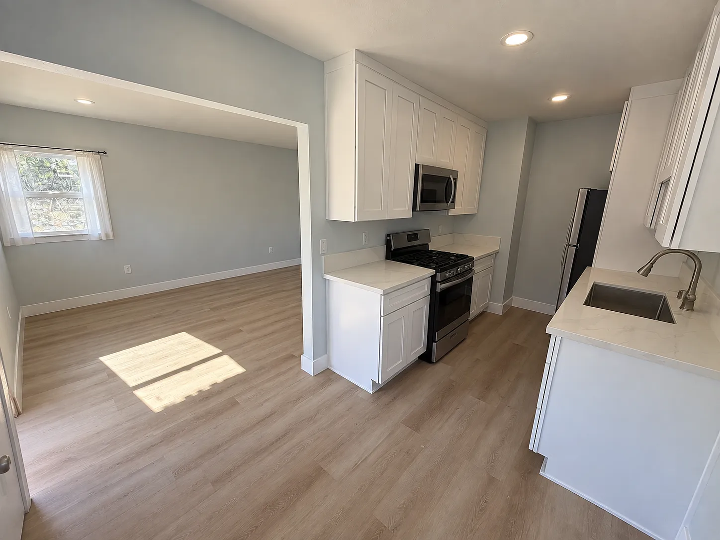1 bed, 500 sqft, $2,200 — Photo 3