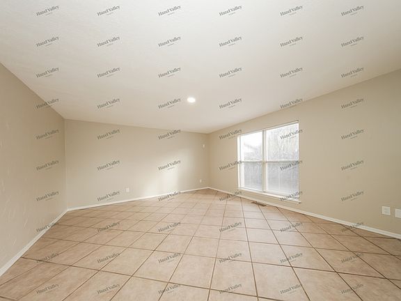 3rd image of 608 Westridge Ct