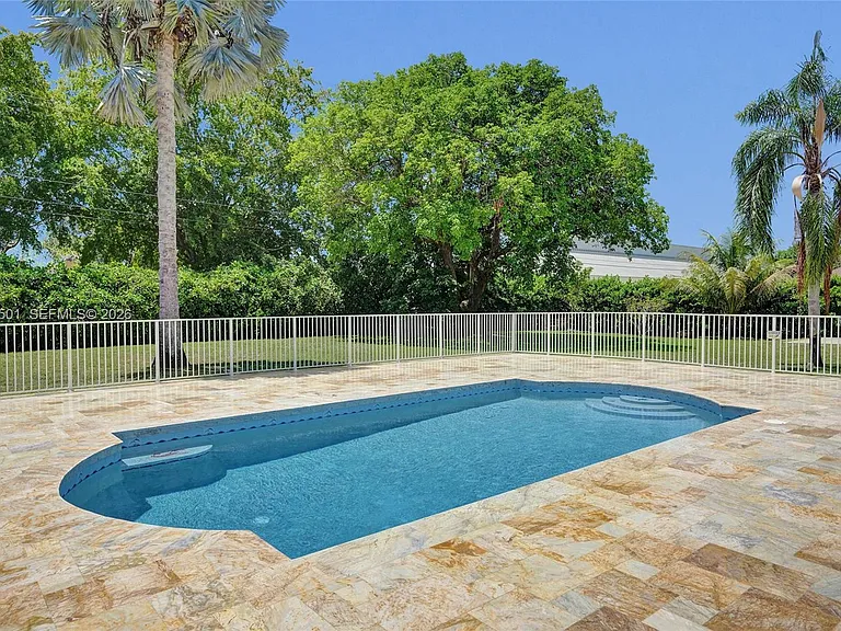 4024 Frances Dr — Photo 7
