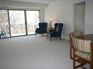 227 Elgin Ave APT 4E, Forest Park, IL 60130