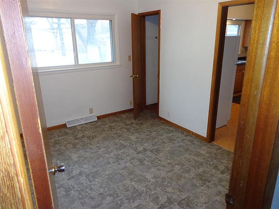 4th image of 2118 Fairview Dr