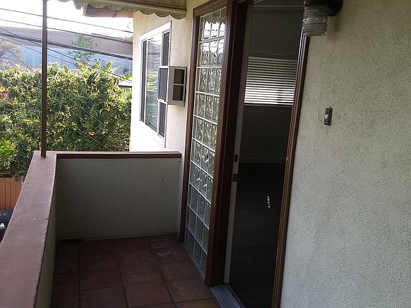 3rd image of 3731 S Sepulveda Blvd APT 3