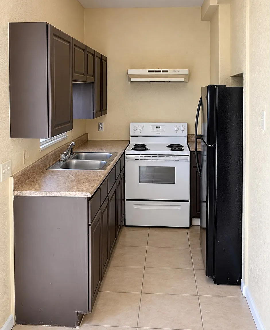 3 bed, 1000 sqft, $2,550 — Photo 4