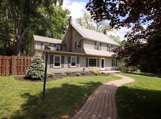 4 Chalfonte Dr, Lebanon, NJ 08833