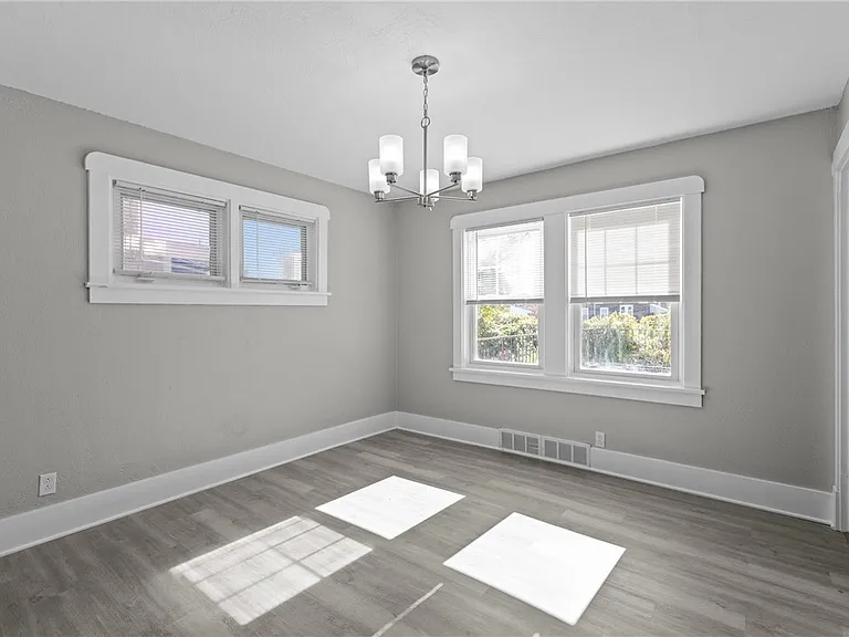 3065 Latonia Ave — Photo 8
