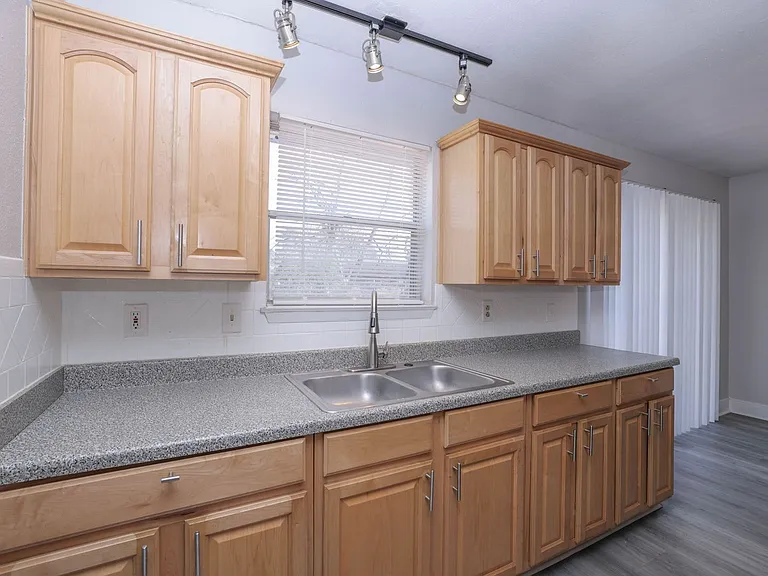 9834 Denning Dr — Photo 14