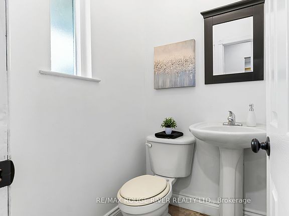 5th image of 925 Bayly St #99