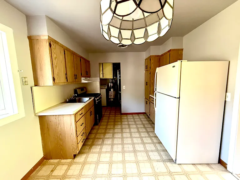 304 Lillian Ln — Photo 9