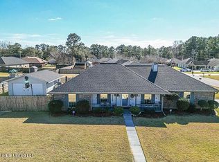6625 Oakbrook Dr, Ocean Springs, MS 39564