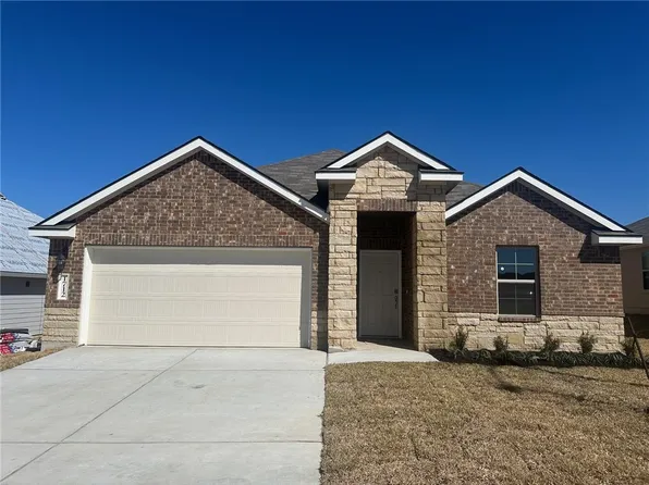 1712 Robinson Dr, Brenham, TX 77833