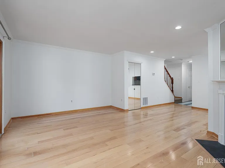 357 Hadleigh Ln — Photo 12