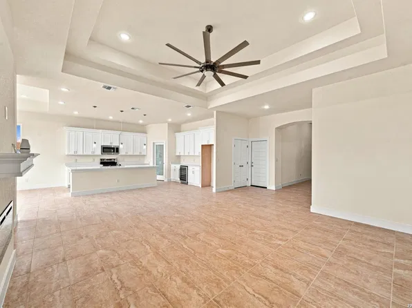 140 SYLASHAYES LOOP, Pleasanton, TX 78064