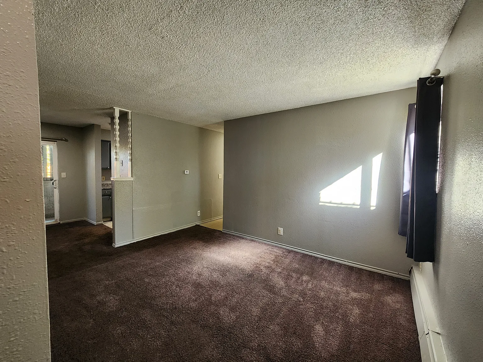 3 bed, 900 sqft, $1,995 — Photo 2