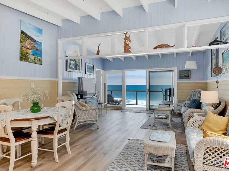 24528 Malibu Rd — Photo 20