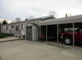 870 S Shaw Rd, Casnovia, MI 49318