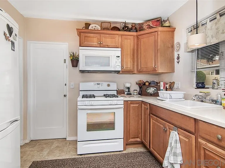 4735 Valencia Dr #1/2 — Photo 3