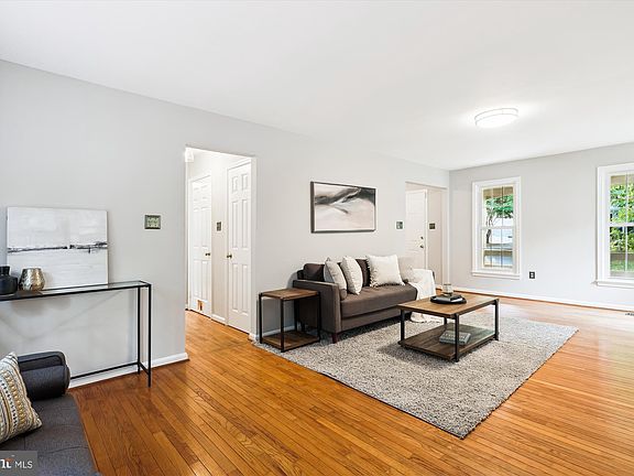 4th image of 3126 Woods Cove Ln