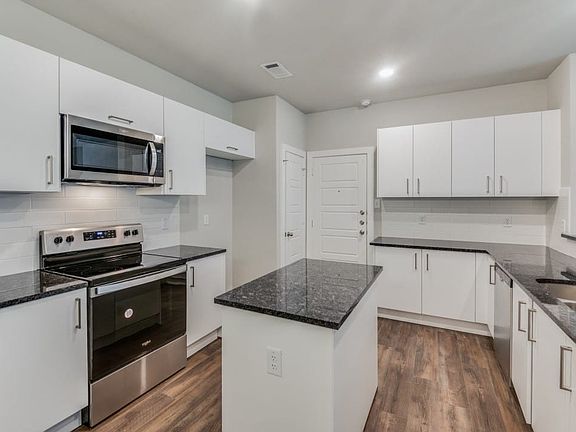 4th image of 620 Blackland Dr