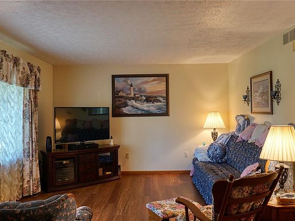 4th image of 11194 Pleasant Rd