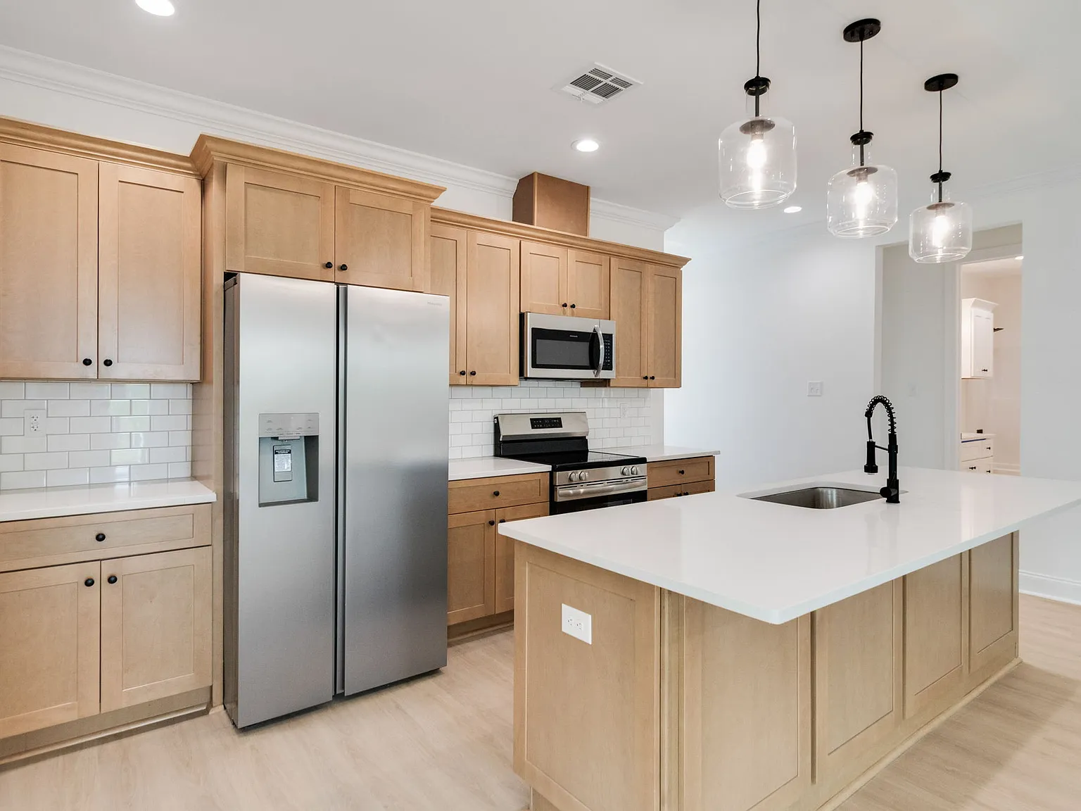 4 bed, 1700 sqft, $2,500 — Photo 3