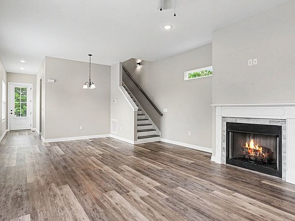 5th image of 409 S Magnolia St
