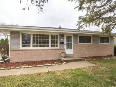 7433 Dartmoor Ave, Greendale, WI, 53129