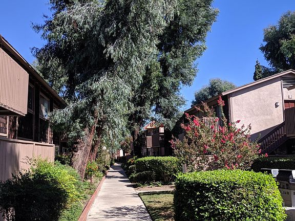 3rd image of 1054 Cabrillo Park Dr APT B