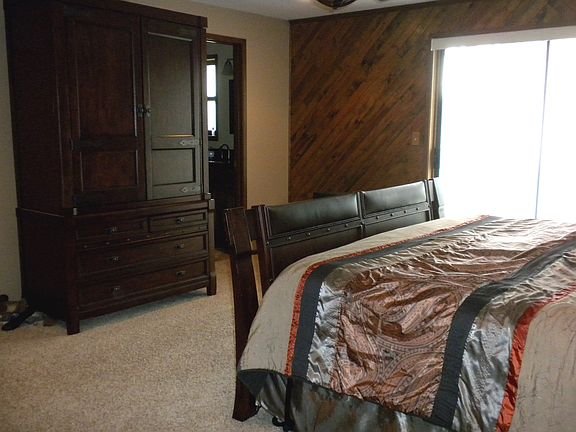 5th image of 547 Desert View Dr SE