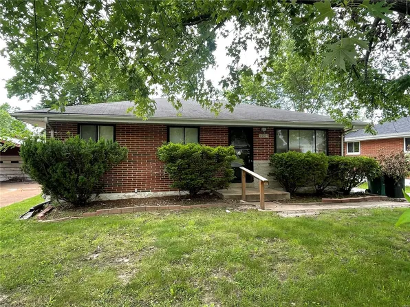 1225 Senate Dr, Saint Louis, MO 63138