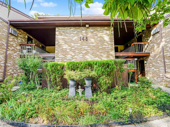 148 Amberly Drive #J, Manalapan, NJ 07726