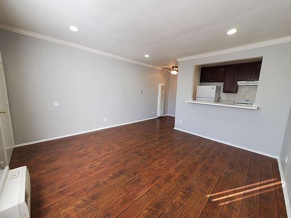 3rd image of 1253 N Las Palmas Ave APT 7