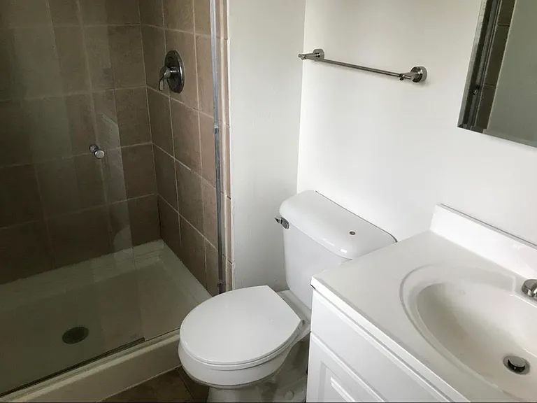 1340 Fresno Ct — Photo 2