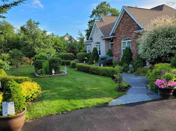 152 Briancrest Rd, Halifax, NS B2T 2A1