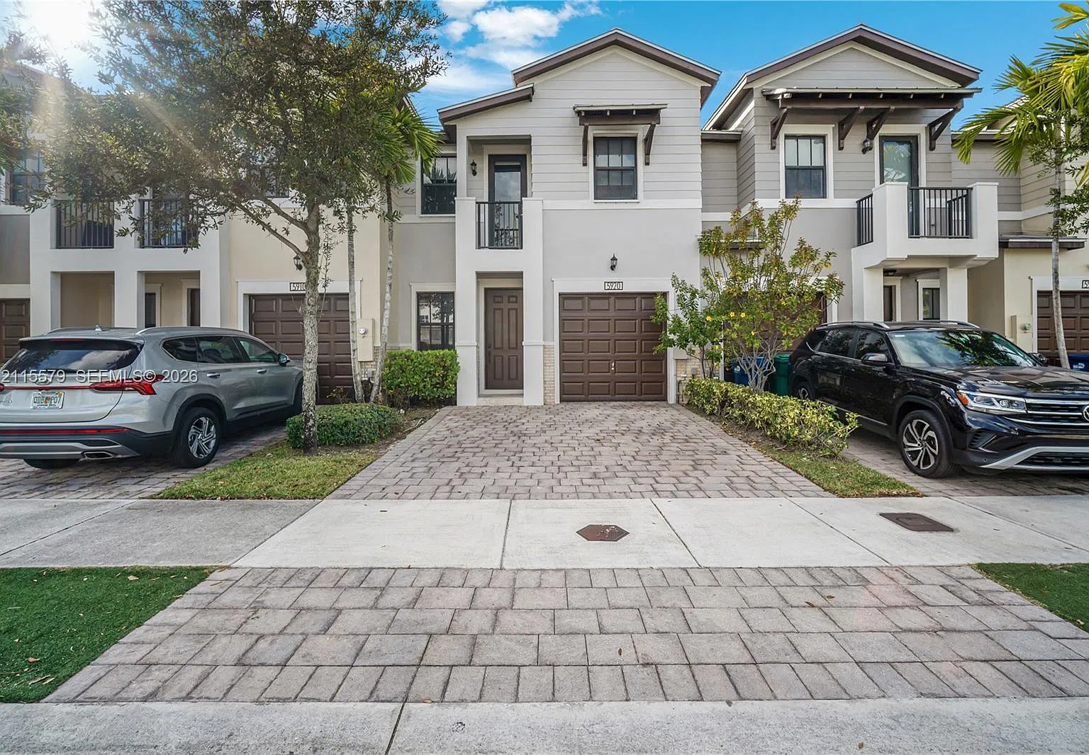Doral Cay — Photo 1