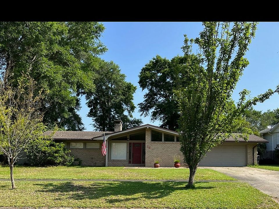 1st image of 38 Chelsea Dr