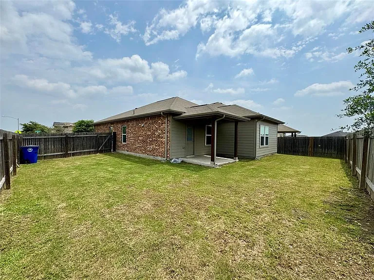3301 Stirrat St — Photo 9
